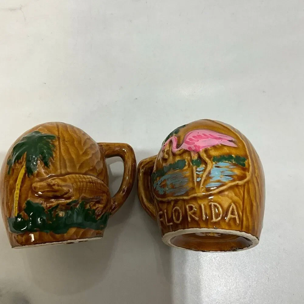 VINTAGE FLORIDA Salt And Pepper Shakers